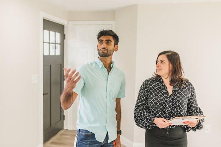 landlord conducting a move in inspection with a tenant